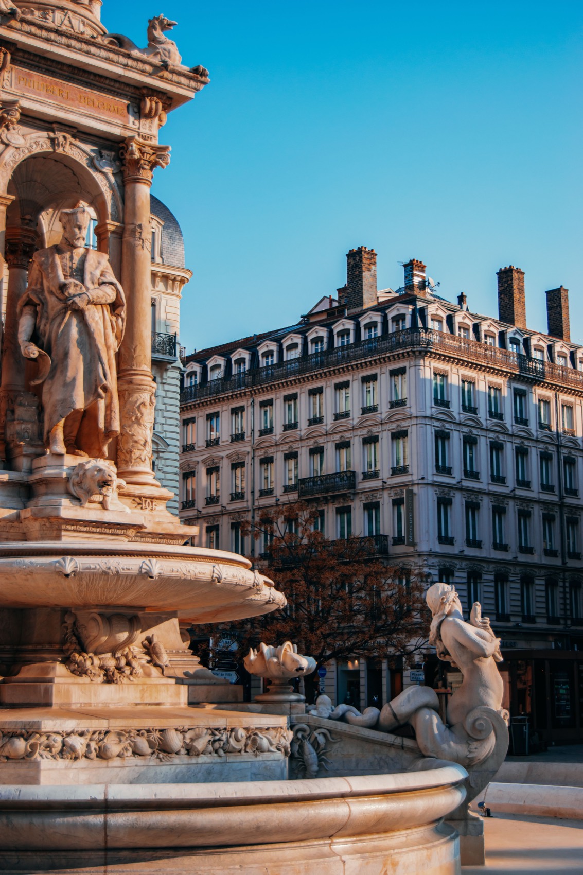 Fontaine des Jacobins et façades lyonnaises